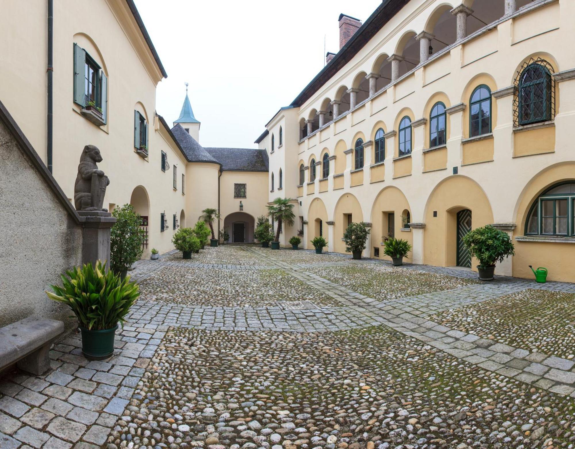 Fruhstuckshotel Scharinger Haag am Hausruck Dış mekan fotoğraf
